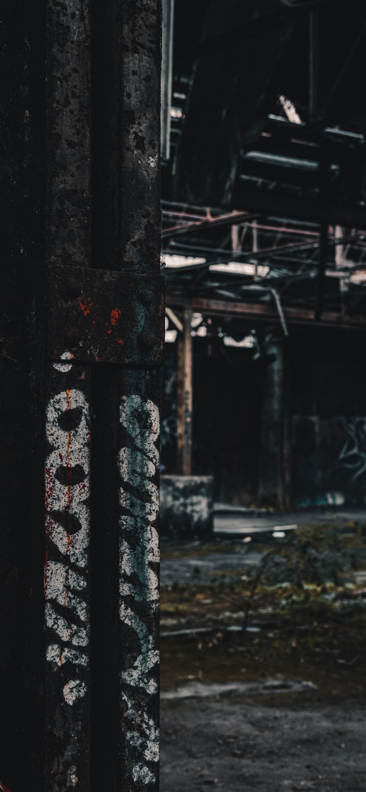 Обои столбец, темнота, здание, железо, металл в разрешении 1242x2688