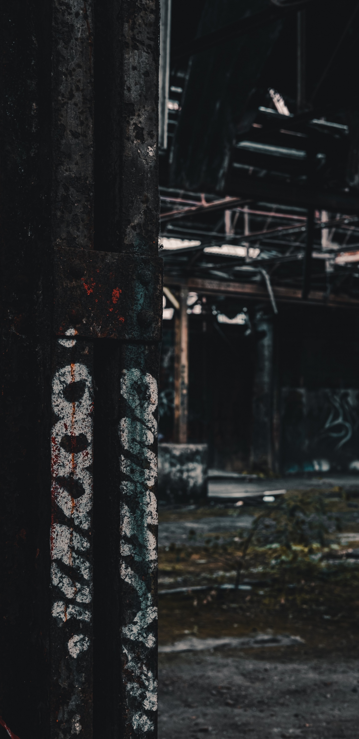 Обои столбец, темнота, здание, железо, металл в разрешении 1440x2960