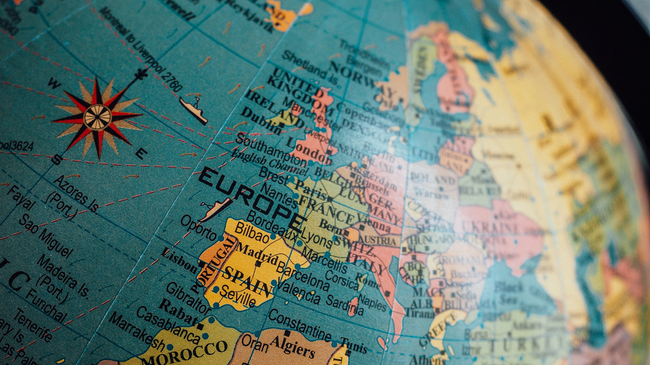 Обои карта мира, шар, карта, синий, мир в разрешении 1280x720