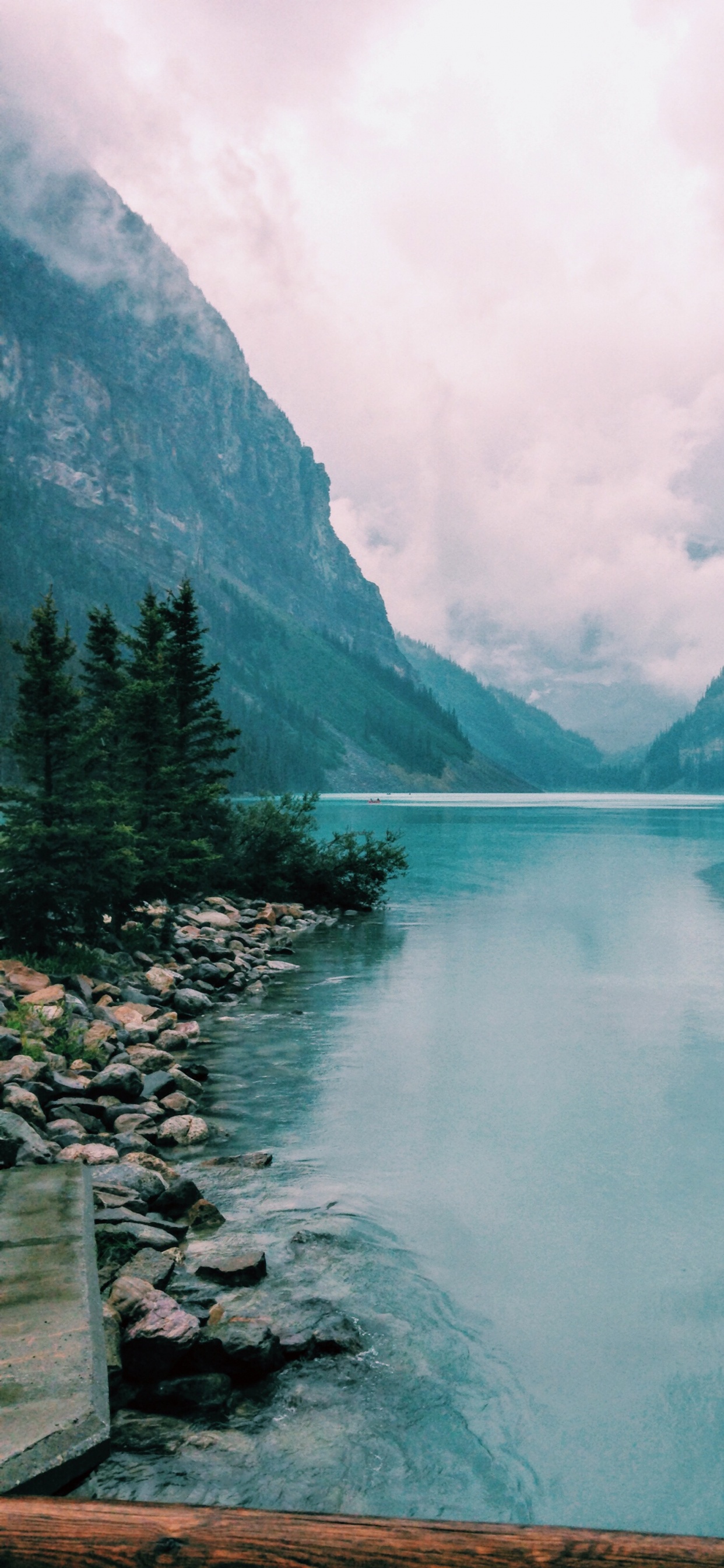 Обои озеро Луиза, озеро, ледниковое озеро, природа, гора в разрешении 1242x2688