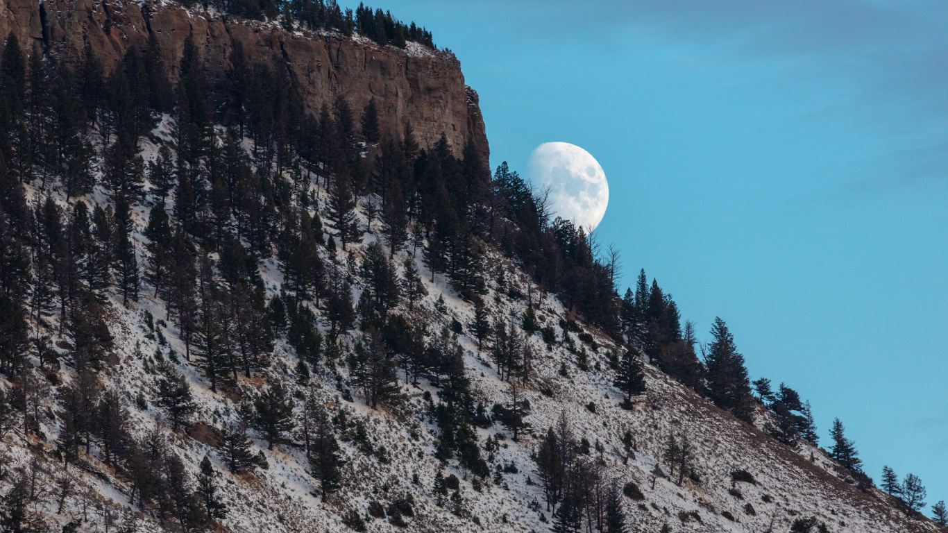Обои луна, восход и заход луны, лунное затмение, облако, гора в разрешении 1366x768