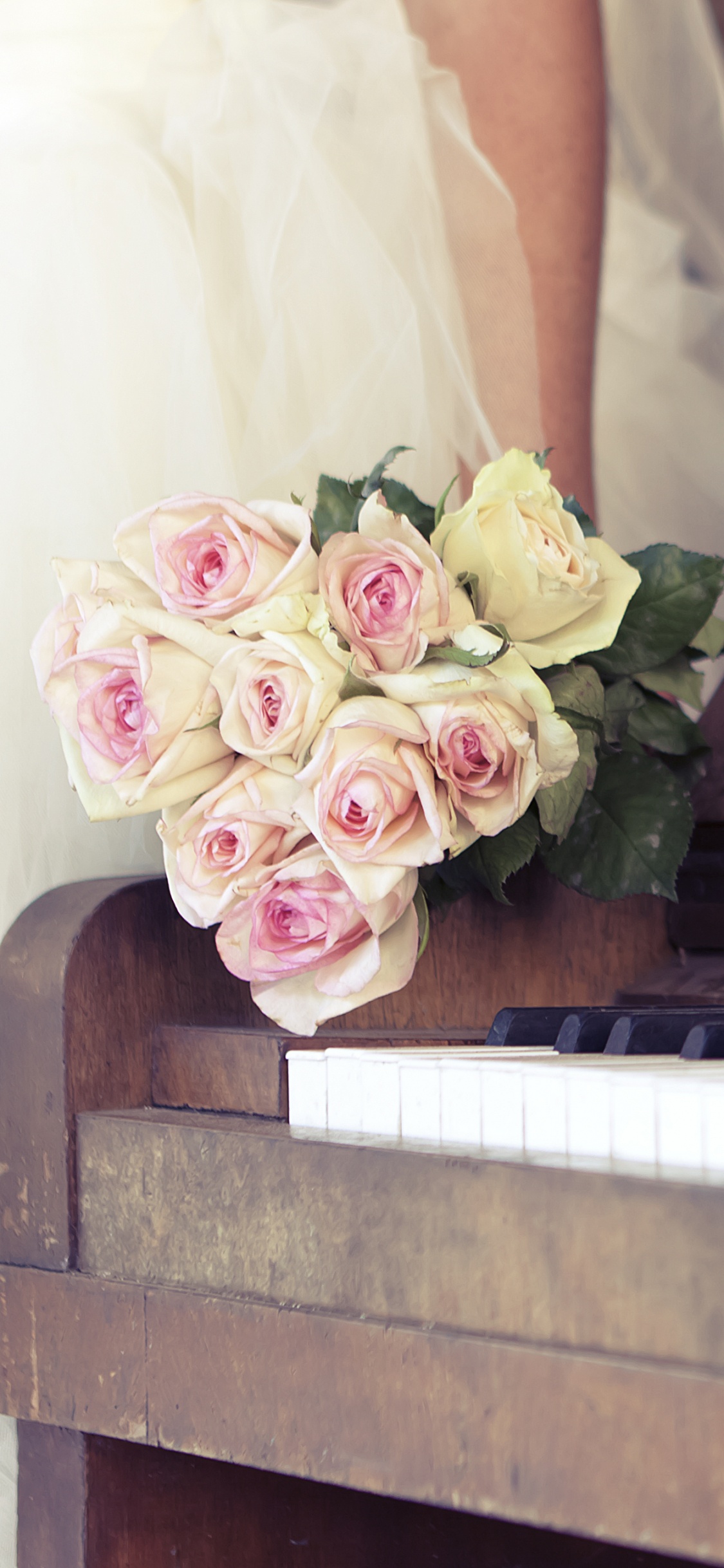 Обои фортепьяно, клавиатура, фортепиано, пианола, спинет в разрешении 1125x2436