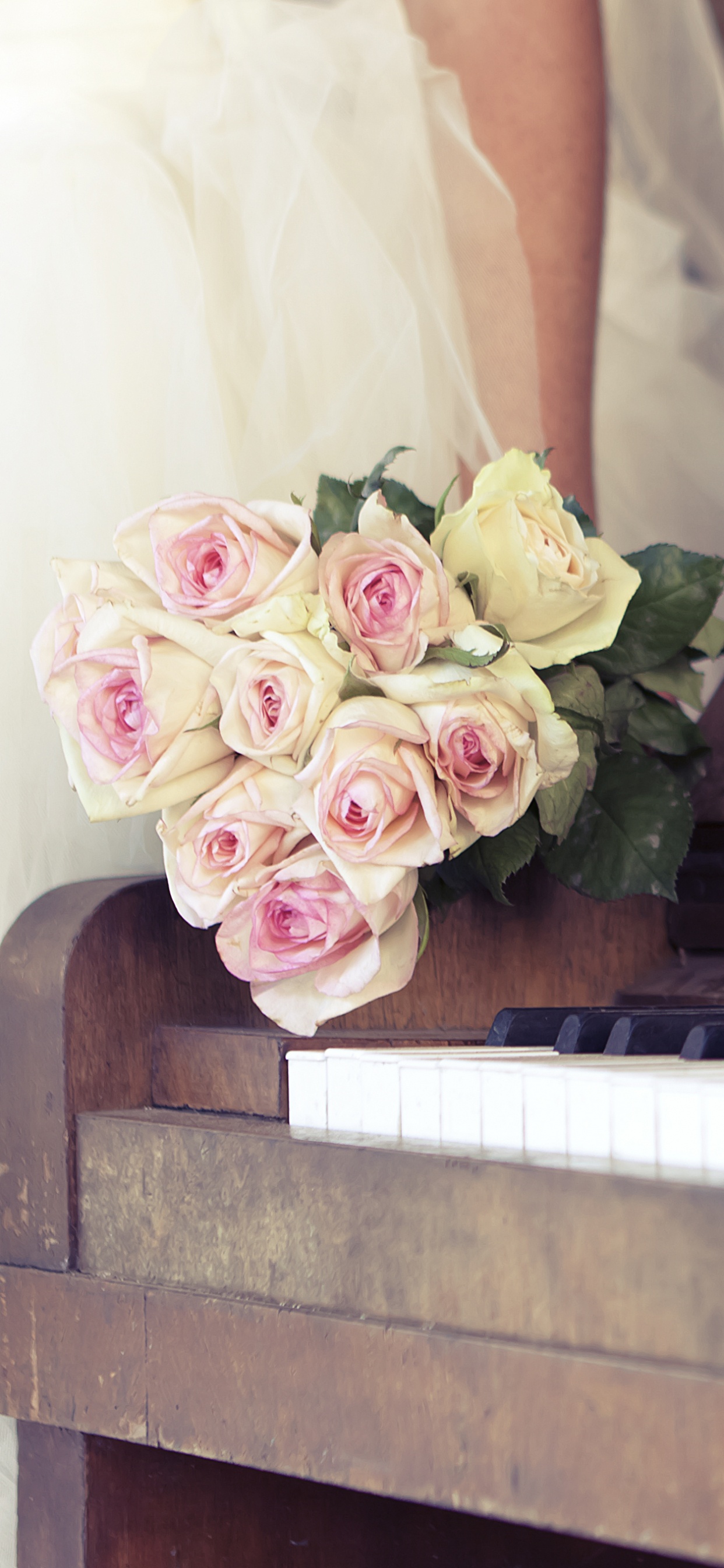 Обои фортепьяно, клавиатура, фортепиано, пианола, спинет в разрешении 1242x2688