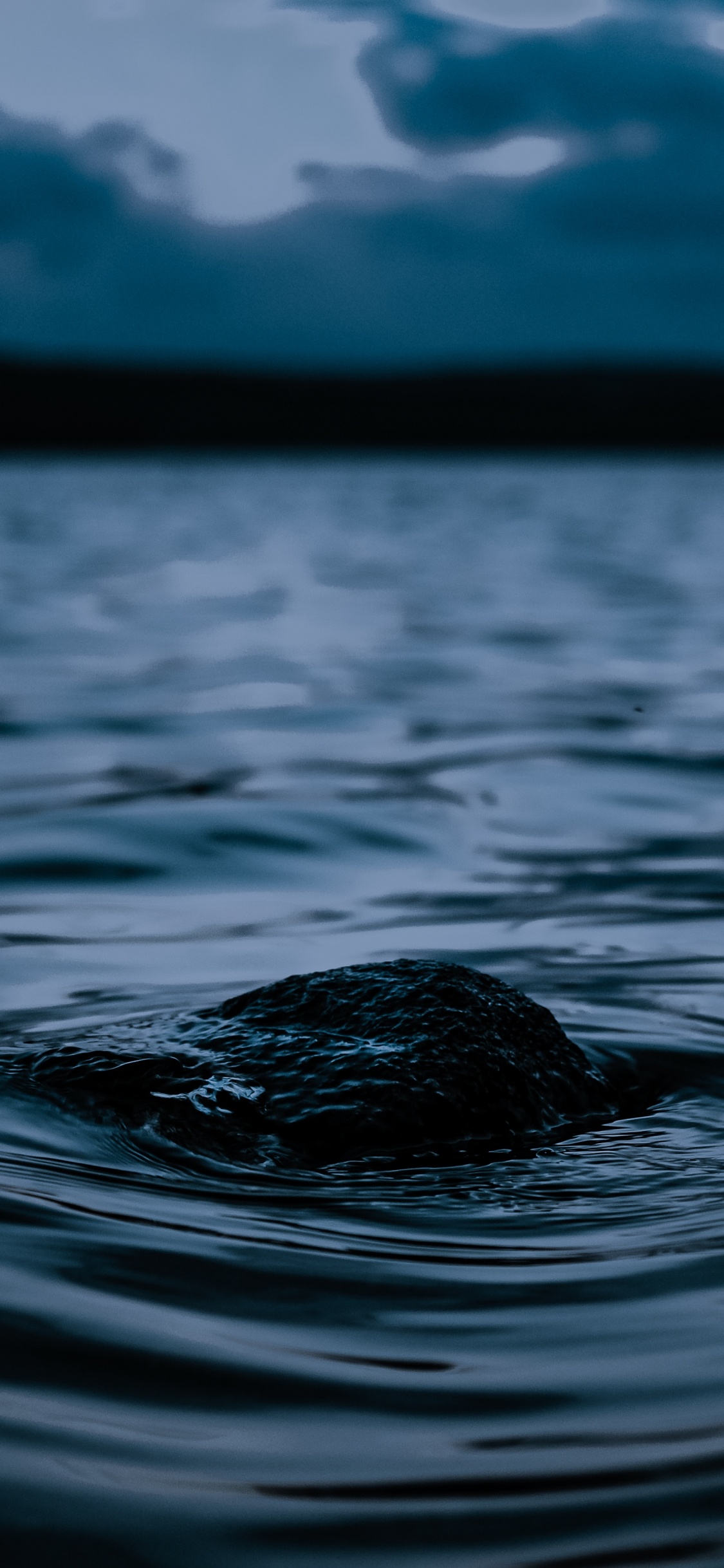 Обои ветровая волна, океан, облако, небо, кубрик в разрешении 1125x2436