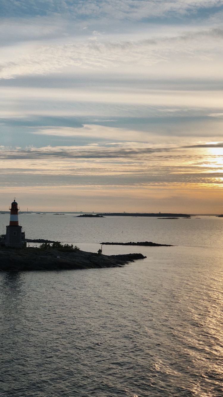 Обои вода, облако, вышка, Сигнальная башня, горизонт в разрешении 750x1334