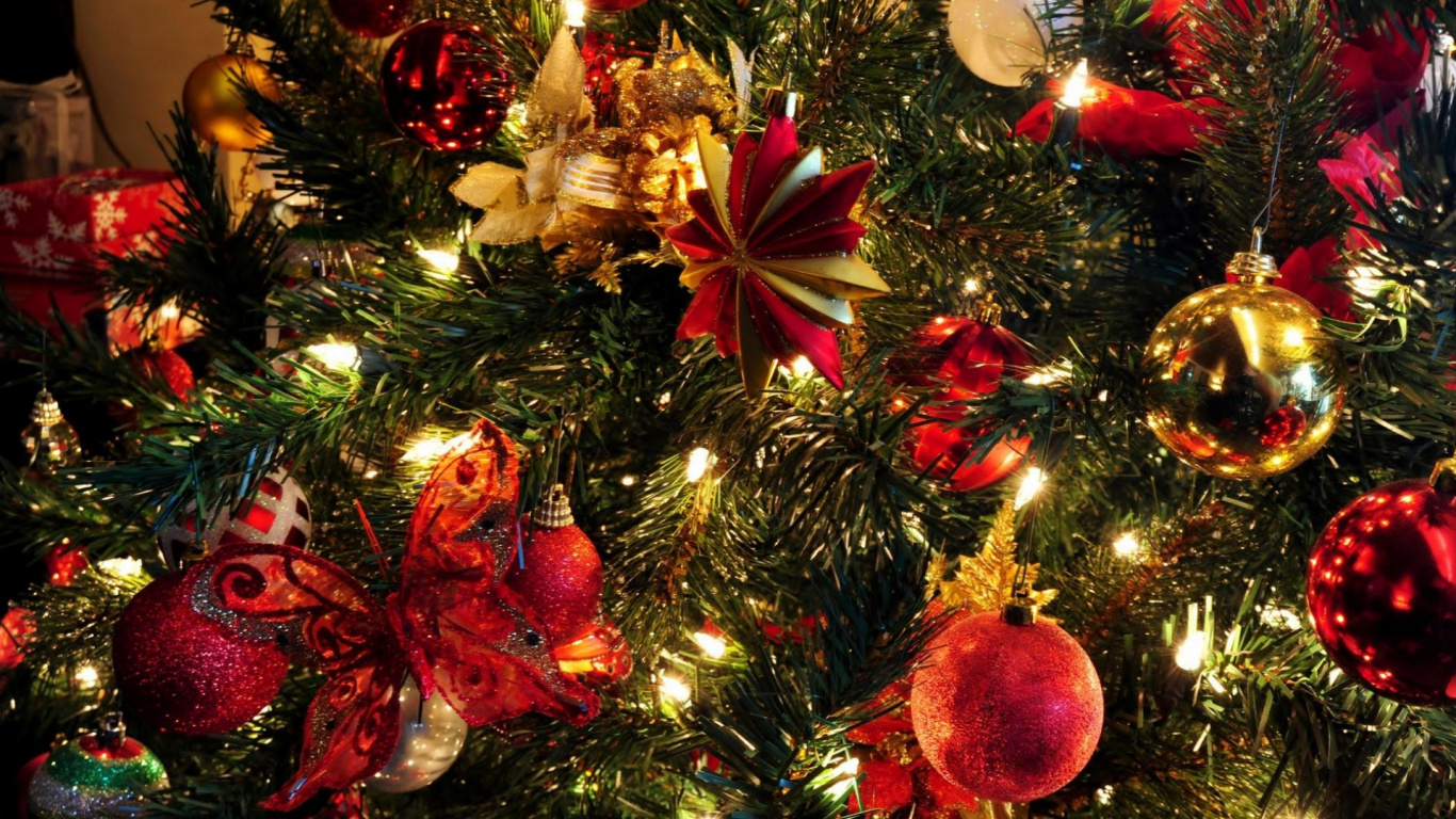 Обои Рождественский рынок, Рождественские украшения, елка, Рождество, Сочельник в разрешении 1366x768