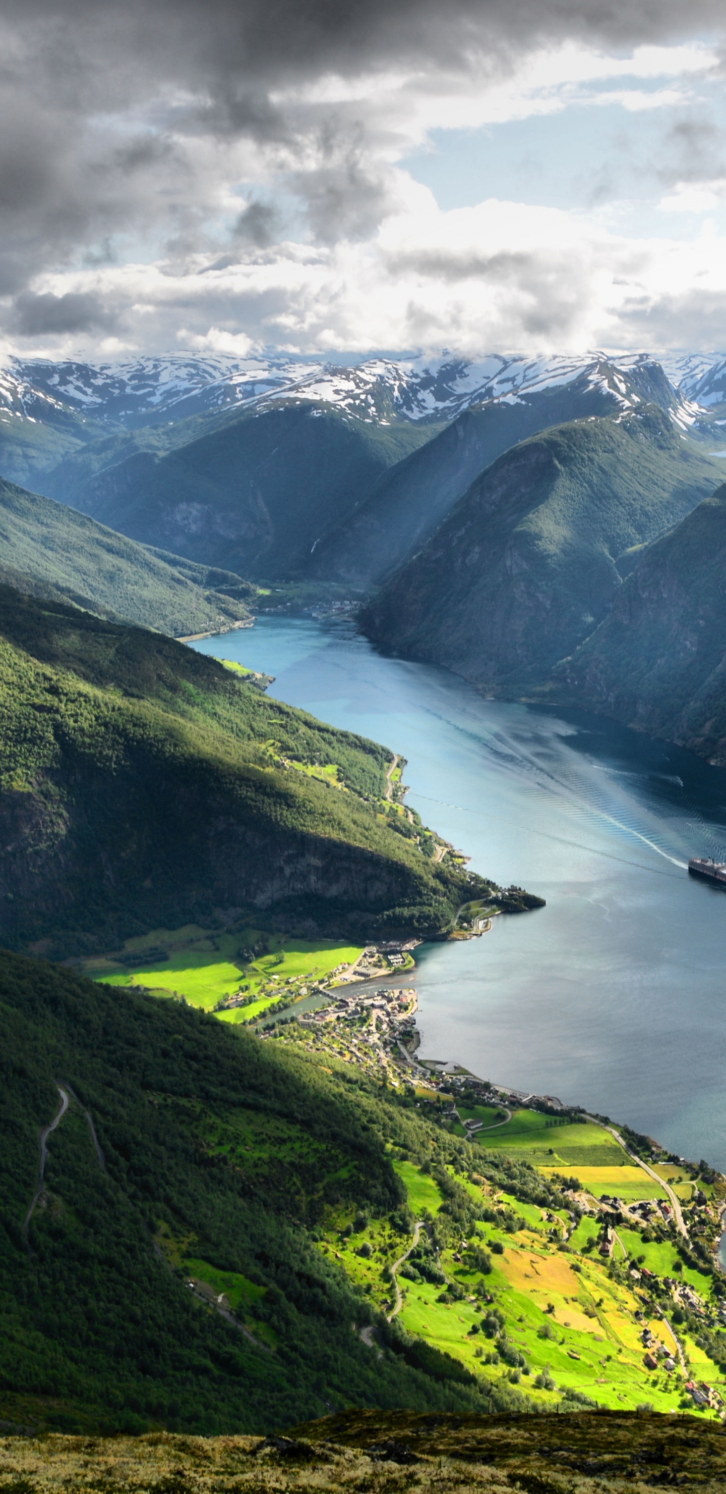 Обои фьорд, нагорье, гора, гидроресурсы, Упал в разрешении 1440x2960