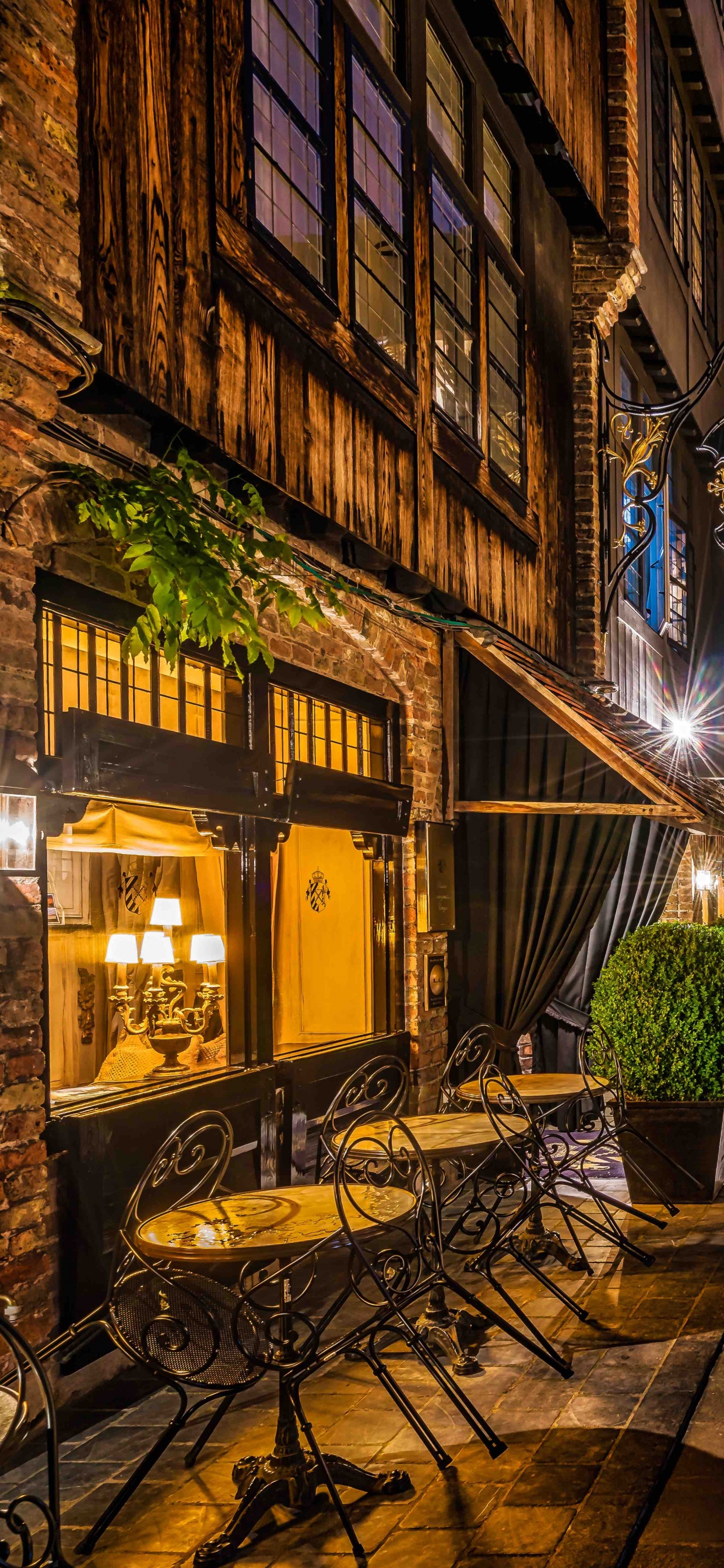 Обои город, улица, ночь, городок, родина в разрешении 1242x2688