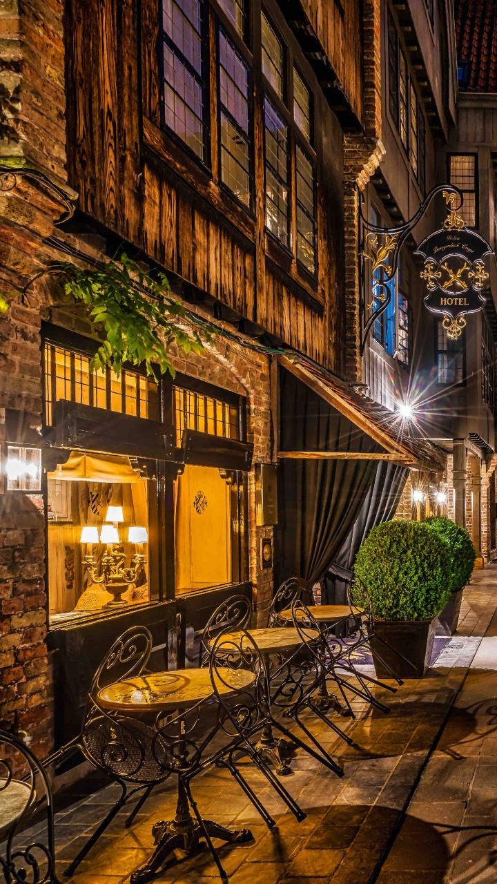 Обои город, улица, ночь, городок, родина в разрешении 720x1280