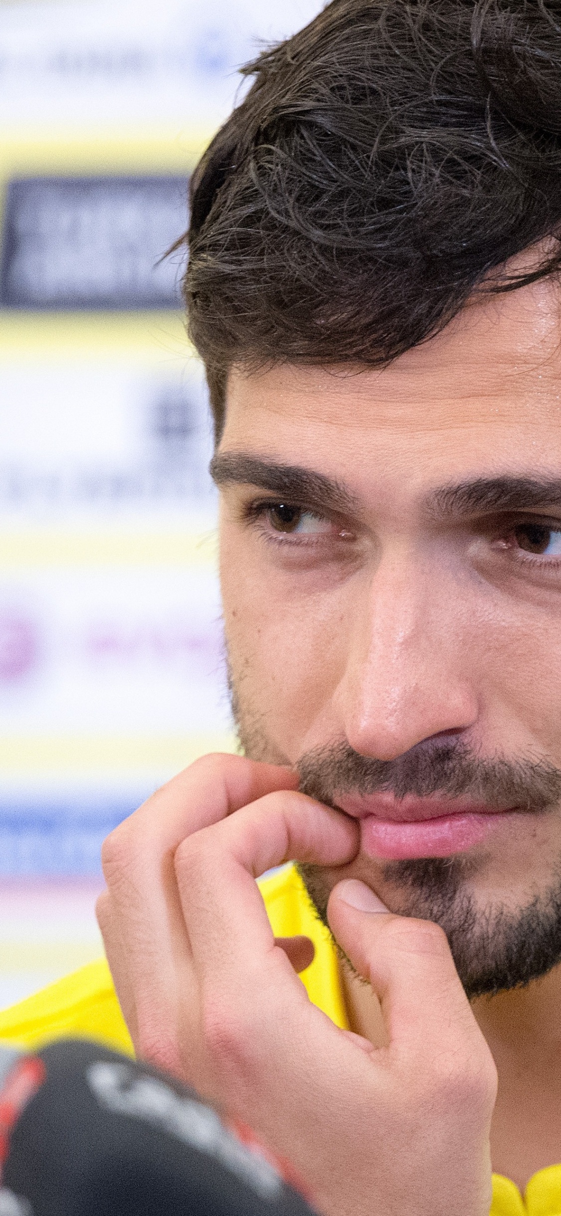 Обои борода, футболист, волосы на лице, Футбольный игрок, футбол в разрешении 1125x2436