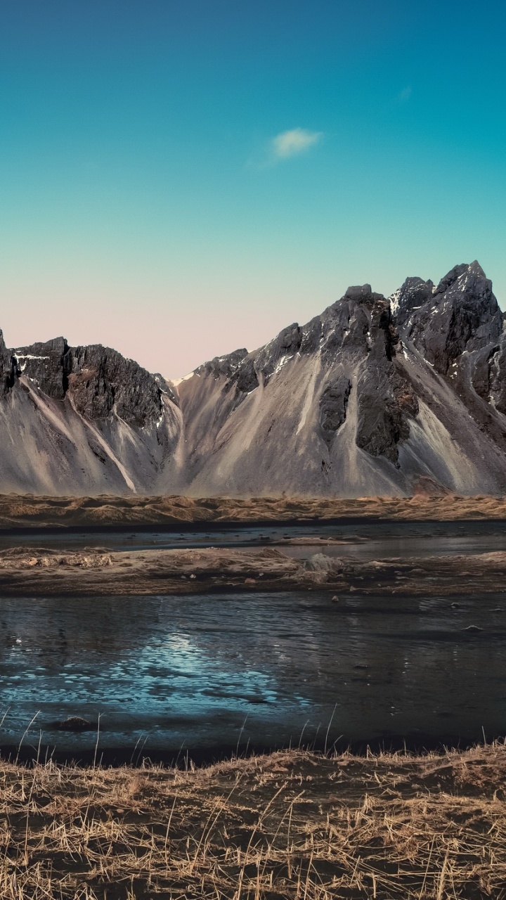 Обои природа, горный рельеф, гора, отражение, горный хребет в разрешении 720x1280