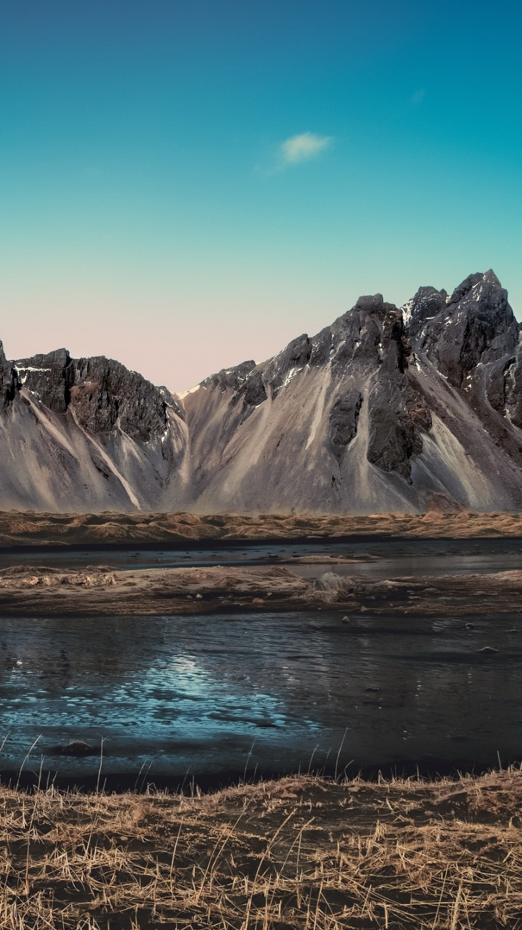 Обои природа, горный рельеф, гора, отражение, горный хребет в разрешении 750x1334