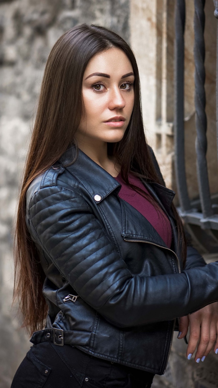 Обои кожаная куртка, куртка, одежда, фэшн, Летная куртка в разрешении 720x1280