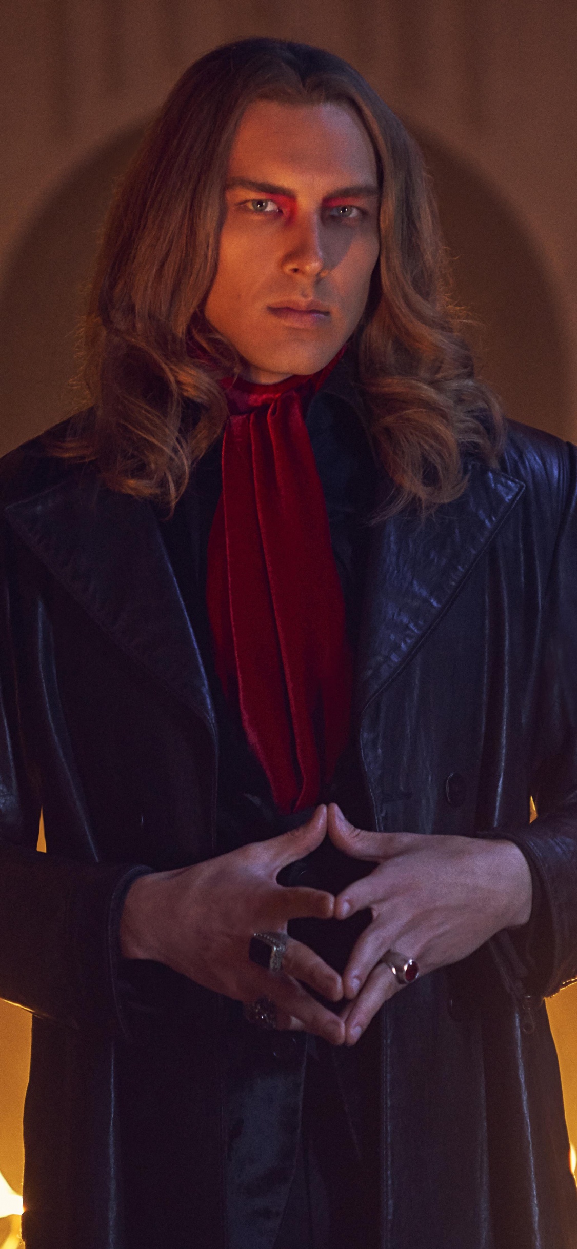 Обои Американская История Ужасов Апокалипсис, Американская История Ужасов, Коуди Ферн, Американская История Ужасов Дом-Убийца, освещение в разрешении 1125x2436