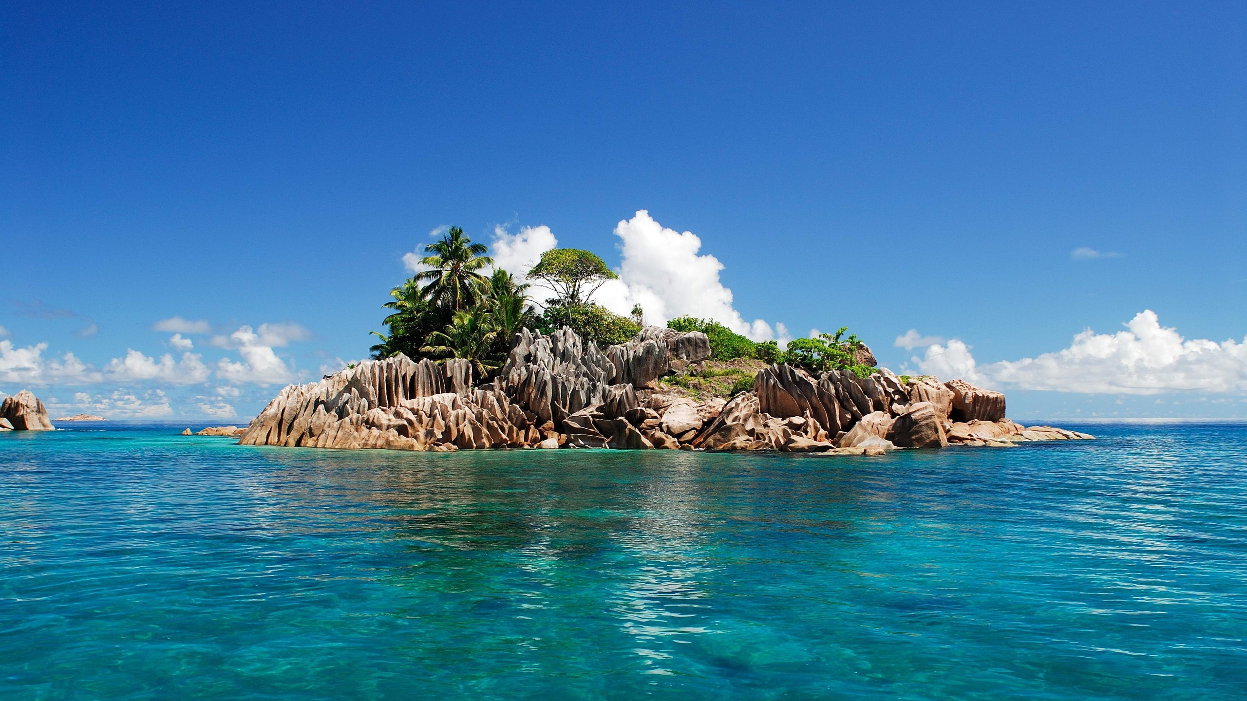 Обои Остров, море, тропическая зона, прибрежные и океанические рельефы, островок в разрешении 2560x1440