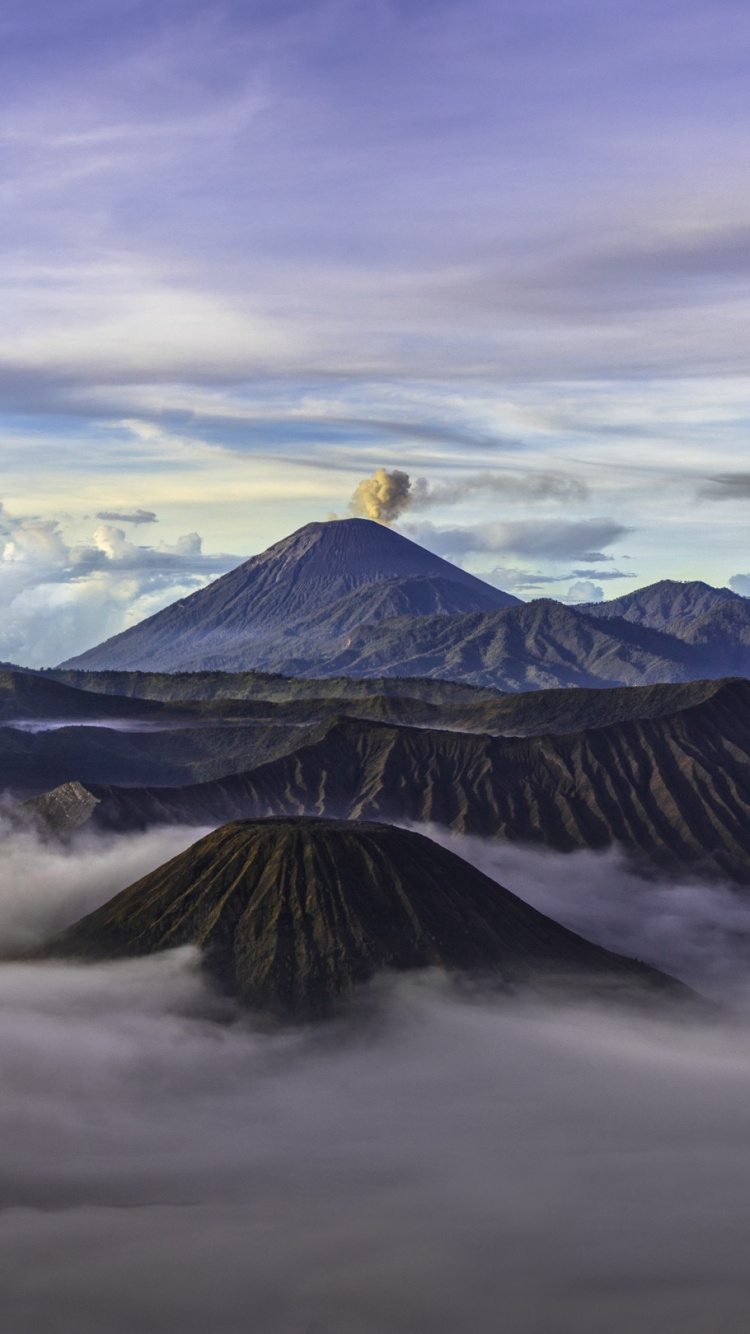 Обои Гора Бромо, вулкан, Семеру, пейзажи гор, гора в разрешении 750x1334