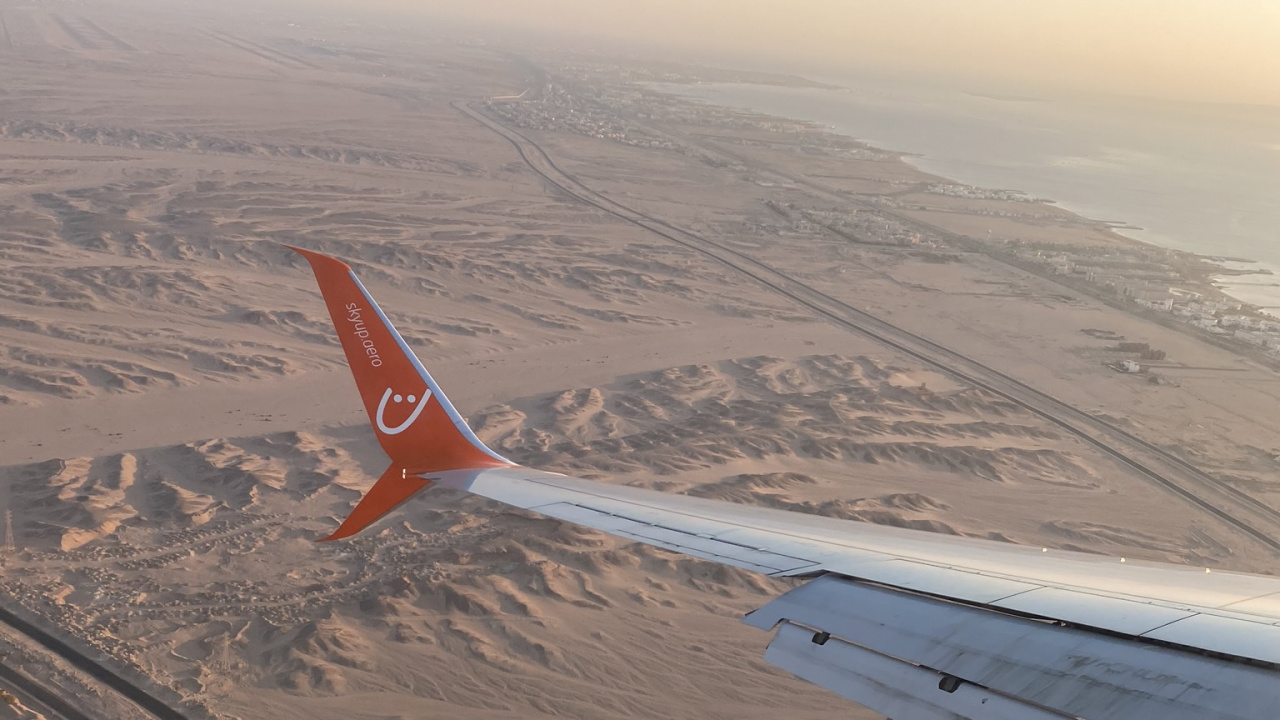 Обои самолет, самолеты, авиалайнер, воздушное путешествие, авиация в разрешении 1280x720