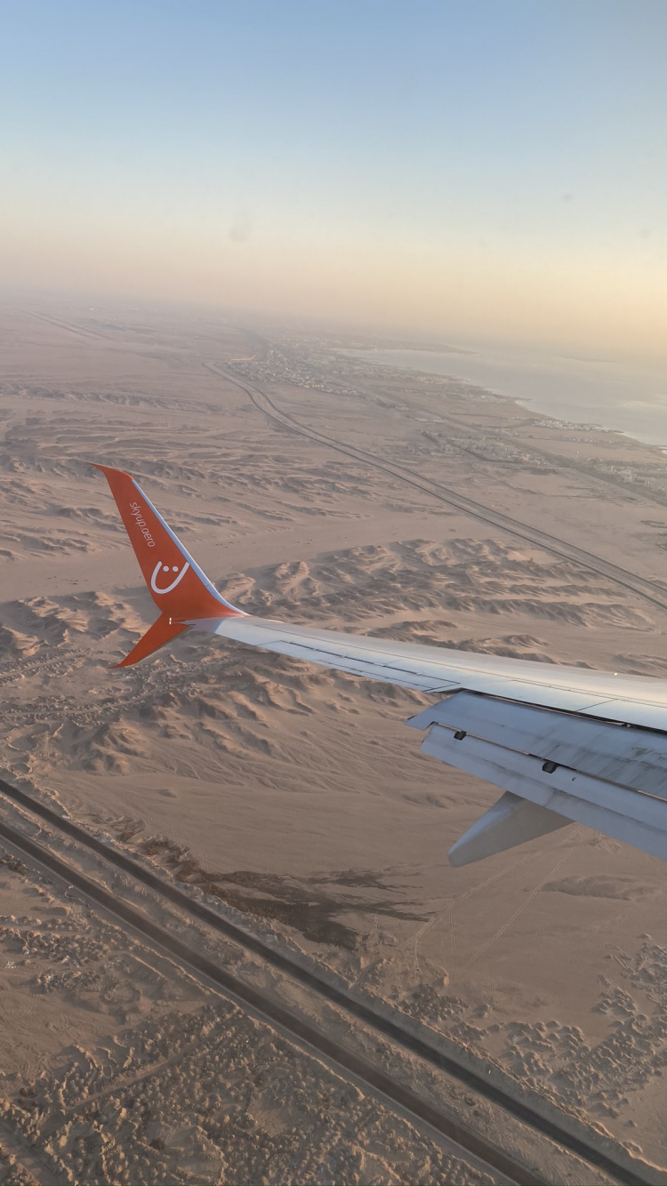 Обои самолет, самолеты, авиалайнер, воздушное путешествие, авиация в разрешении 750x1334