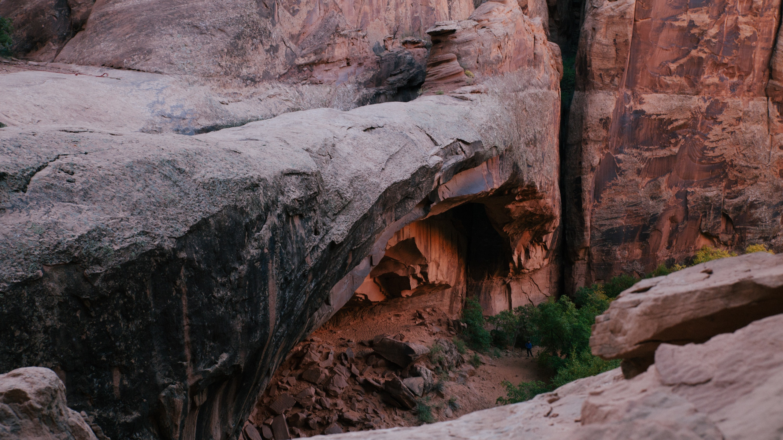 Обои геология, пещера, обнажение, природа, формирование в разрешении 2560x1440