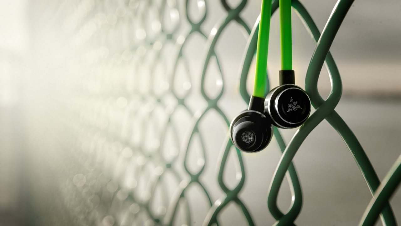 Обои наушники, вода, колесо, линия, крупный план в разрешении 1280x720