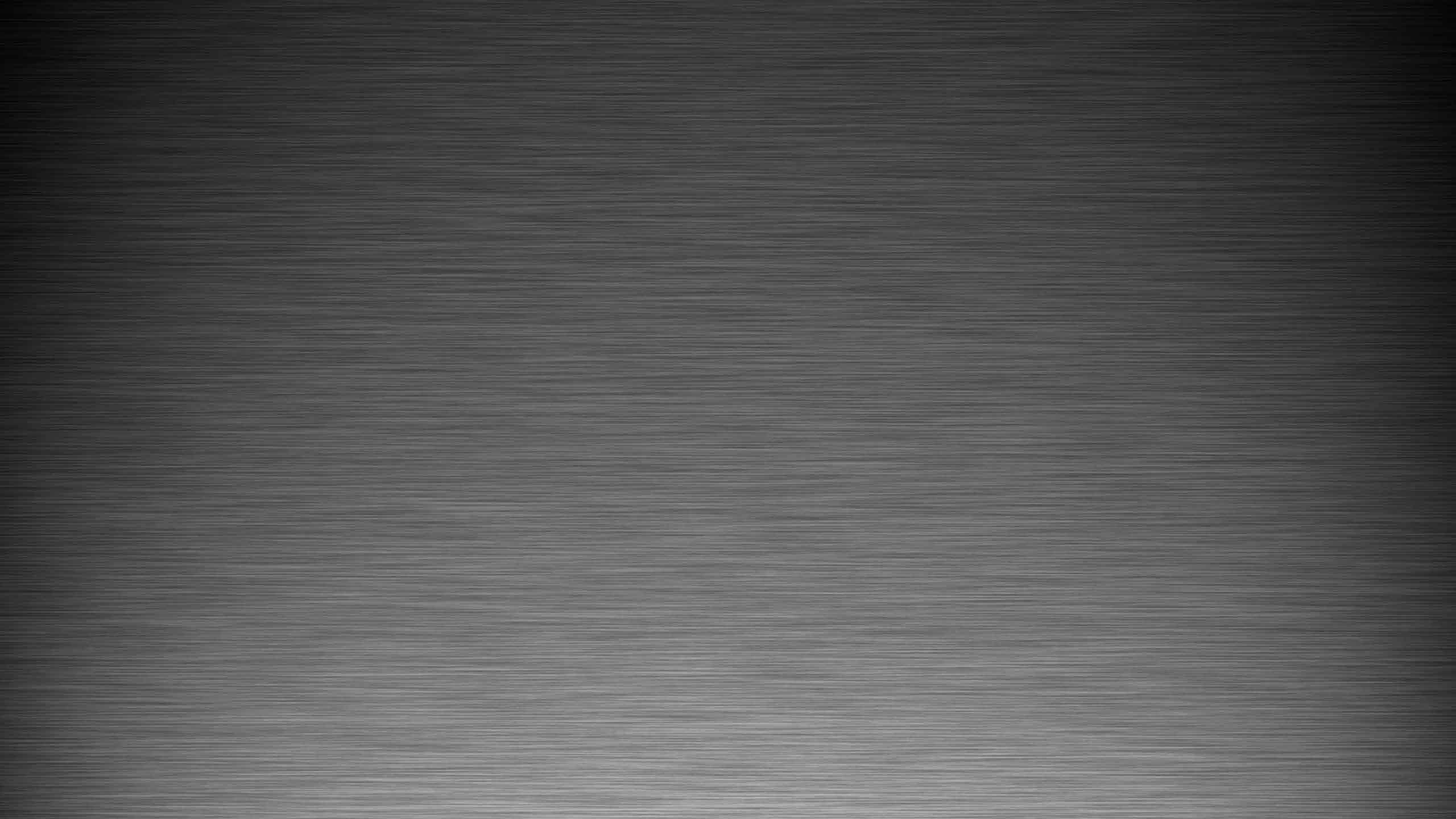 Обои Матовый металл, металл, черный, древесина, железо в разрешении 2560x1440