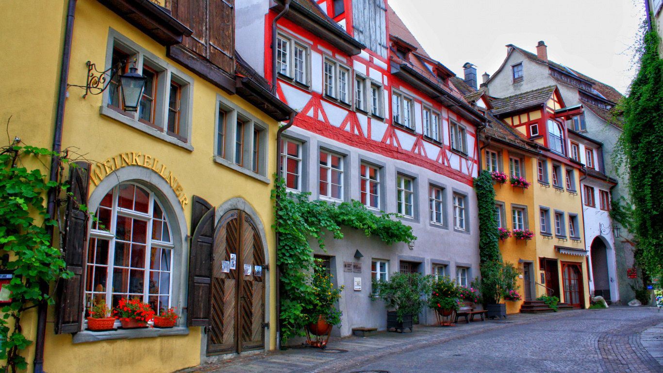 Обои город, городок, соседство, здание, улица в разрешении 1366x768