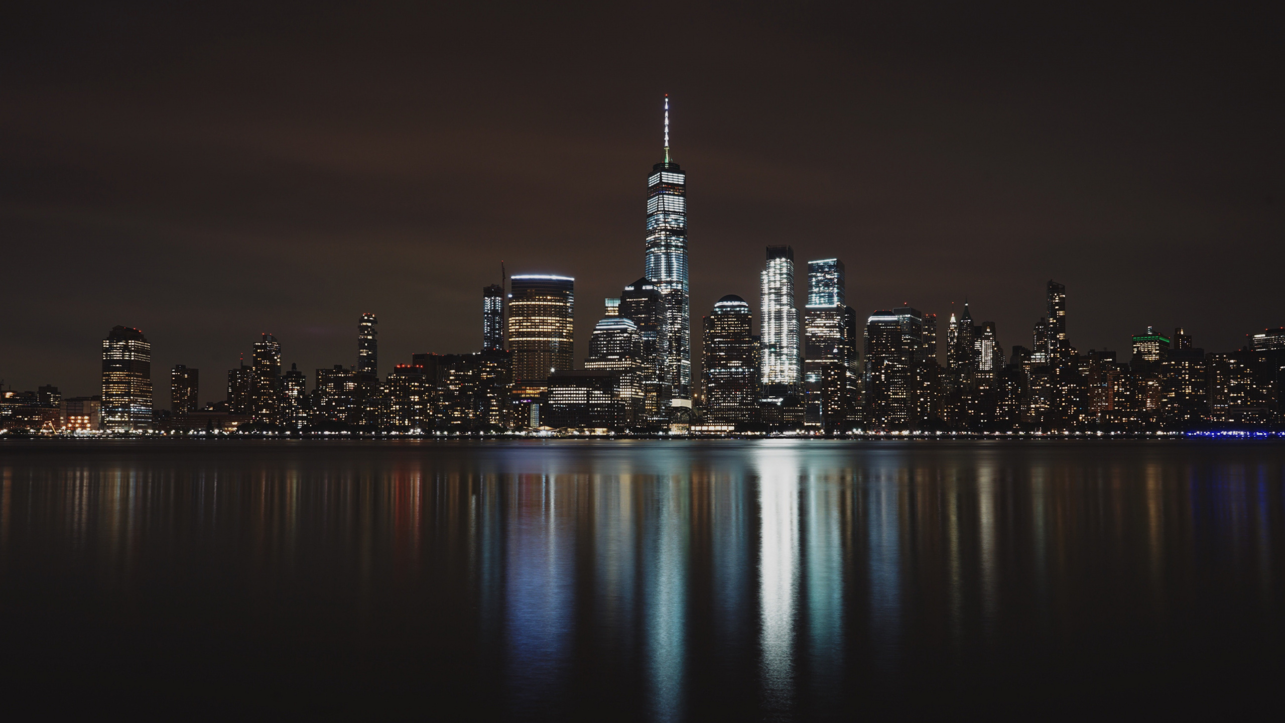 Обои ночь, город, городской пейзаж, линия горизонта, метрополия в разрешении 2560x1440