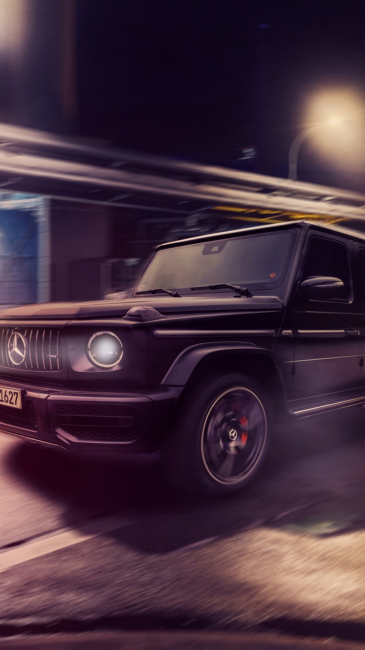 Обои ночь, mercedes benz, отражение, фара, колесо в разрешении 720x1280