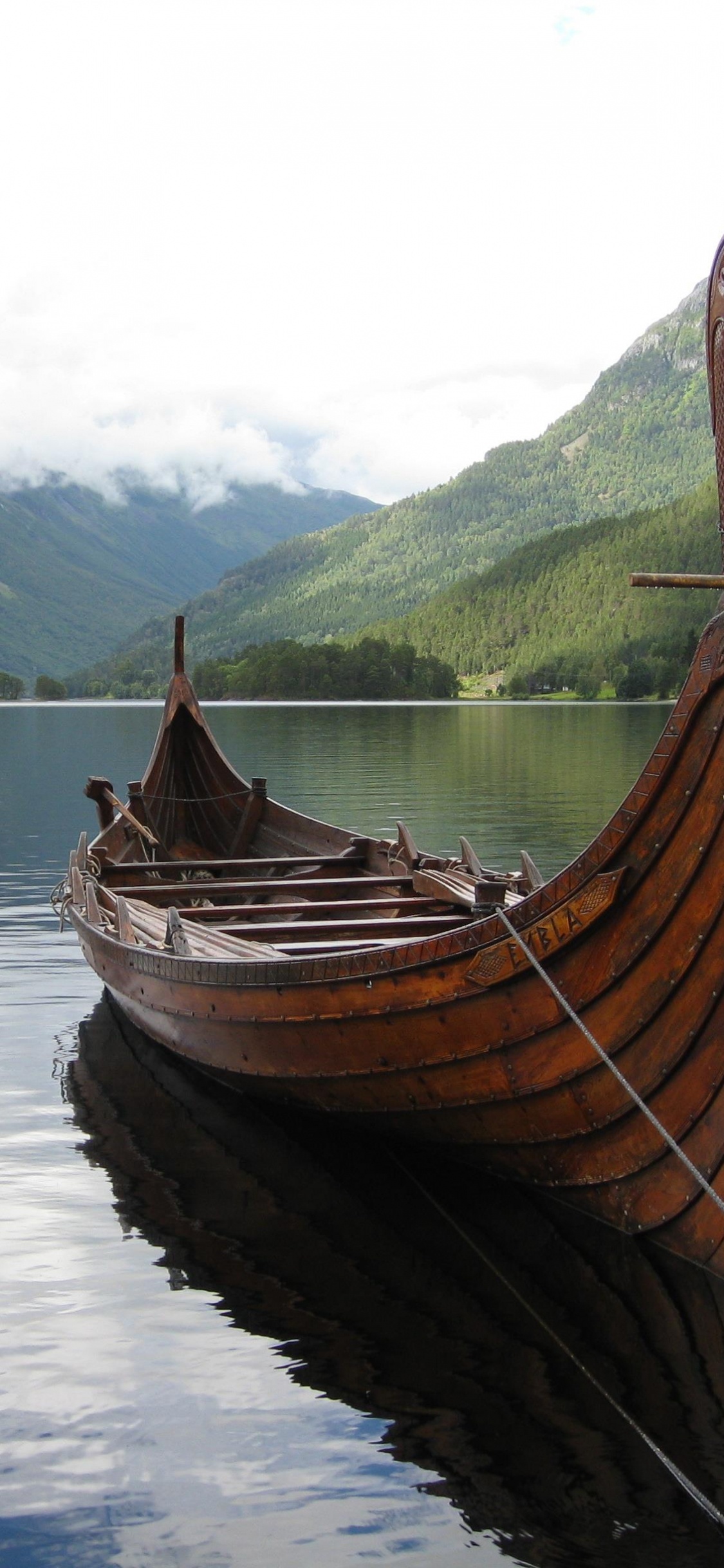 Обои фьорд, викинги, варяг, Корабли викингов, корабль в разрешении 1125x2436