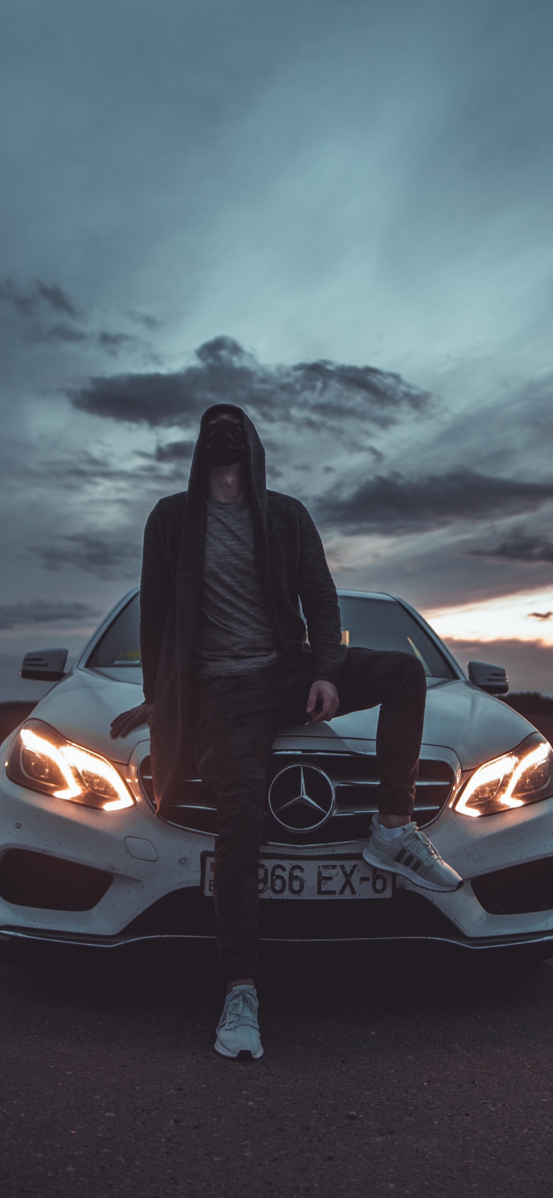 Обои авто, суперкар, автомобильное освещение, облако, фара в разрешении 1125x2436