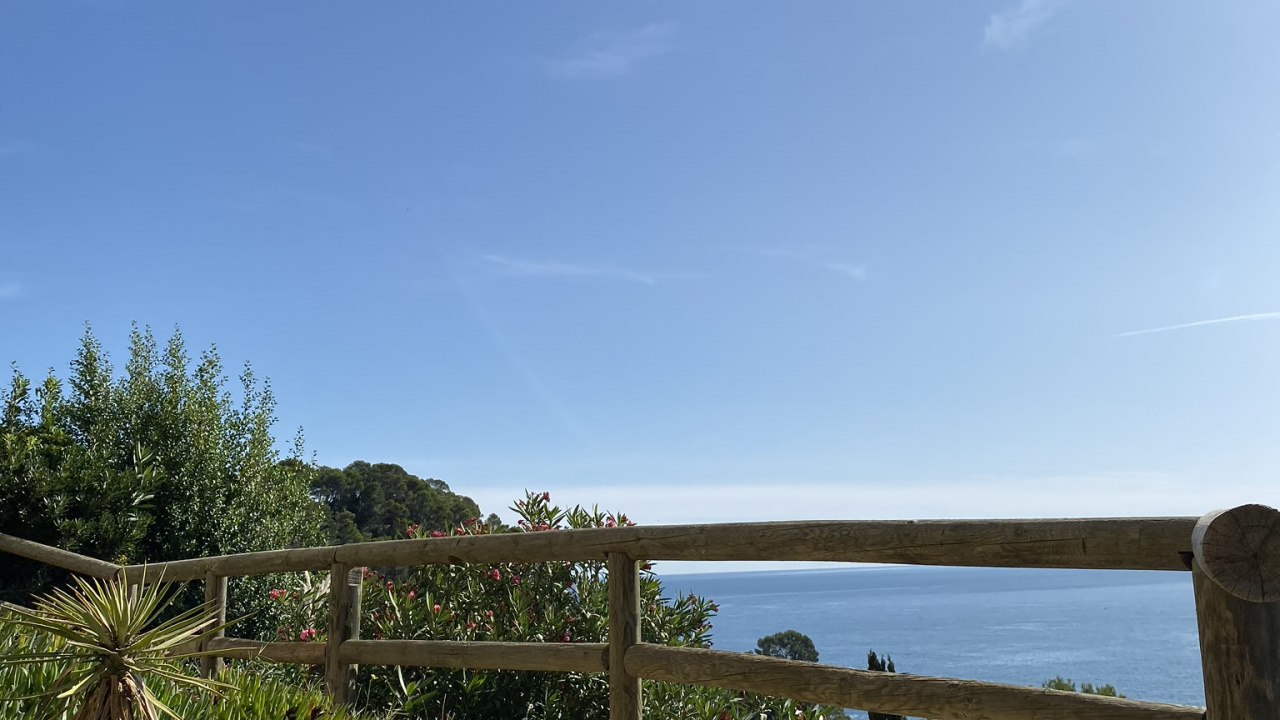 Обои вода, недвижимость, водоем, горный рельеф, дорога в разрешении 1280x720