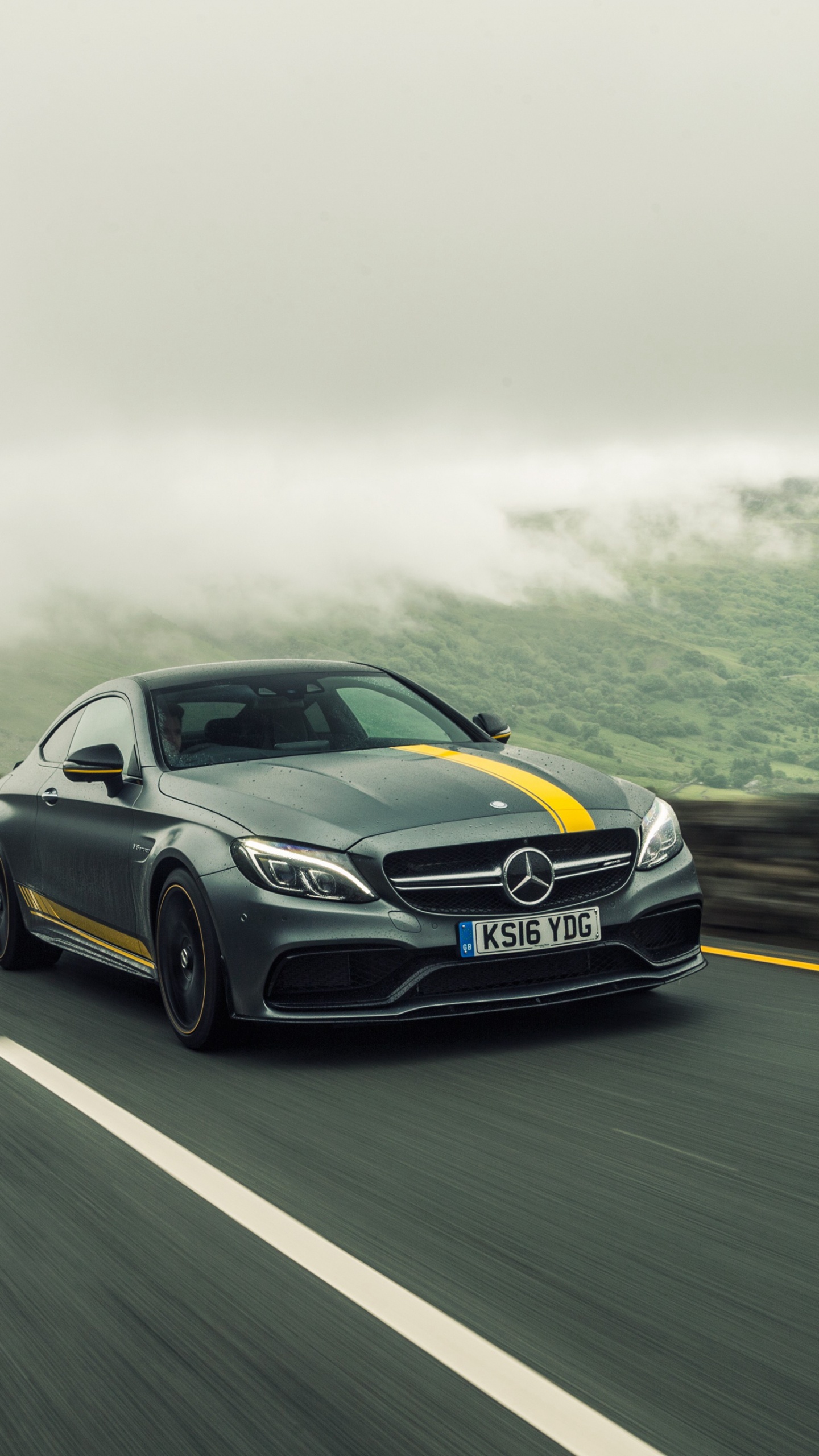 Обои авто, дорога, семейный автомобиль, автомобиль среднего размера, mercedes benz sls amg в разрешении 1440x2560