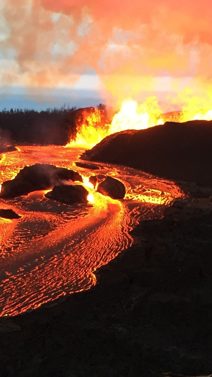 Обои вулкан, лавовый поток, лава, вулканического рельефа, вентиляционные щели в разрешении 720x1280