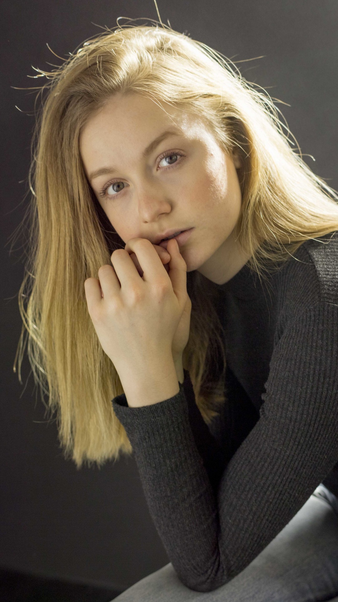 Обои блондин, волосы, длинные волосы, каштановые волосы, девушка в разрешении 1080x1920