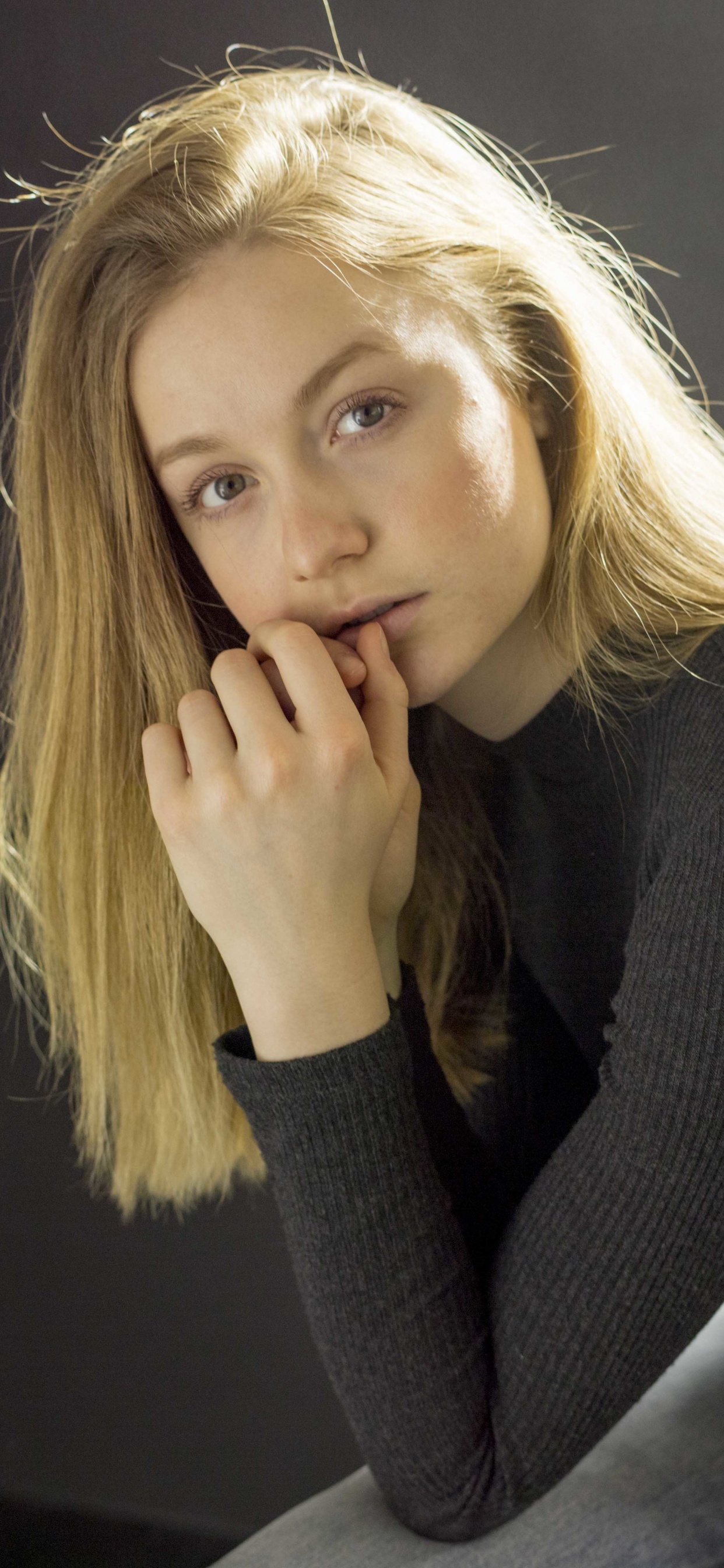 Обои блондин, волосы, длинные волосы, каштановые волосы, девушка в разрешении 1242x2688