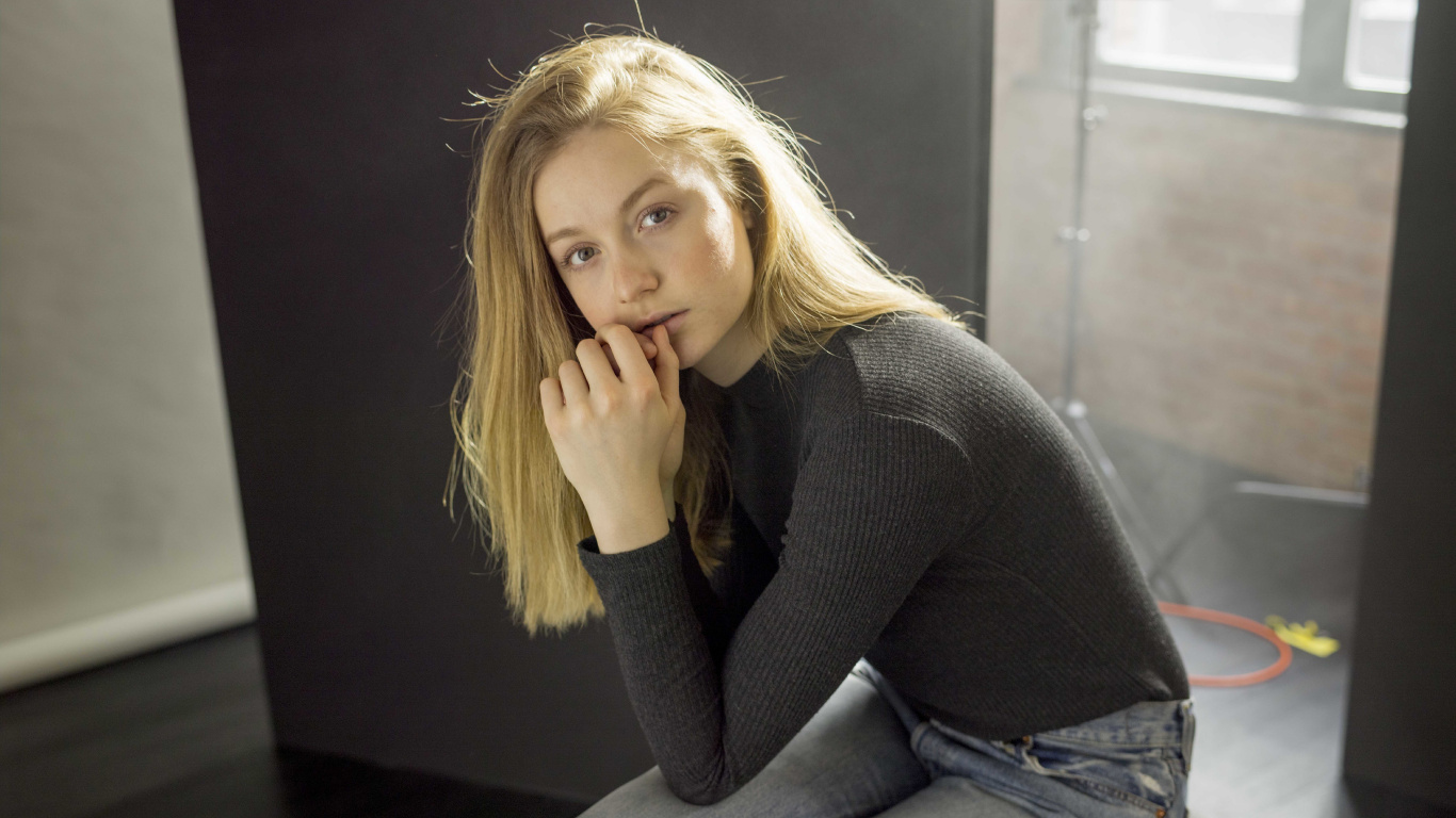 Обои блондин, волосы, длинные волосы, каштановые волосы, девушка в разрешении 1366x768