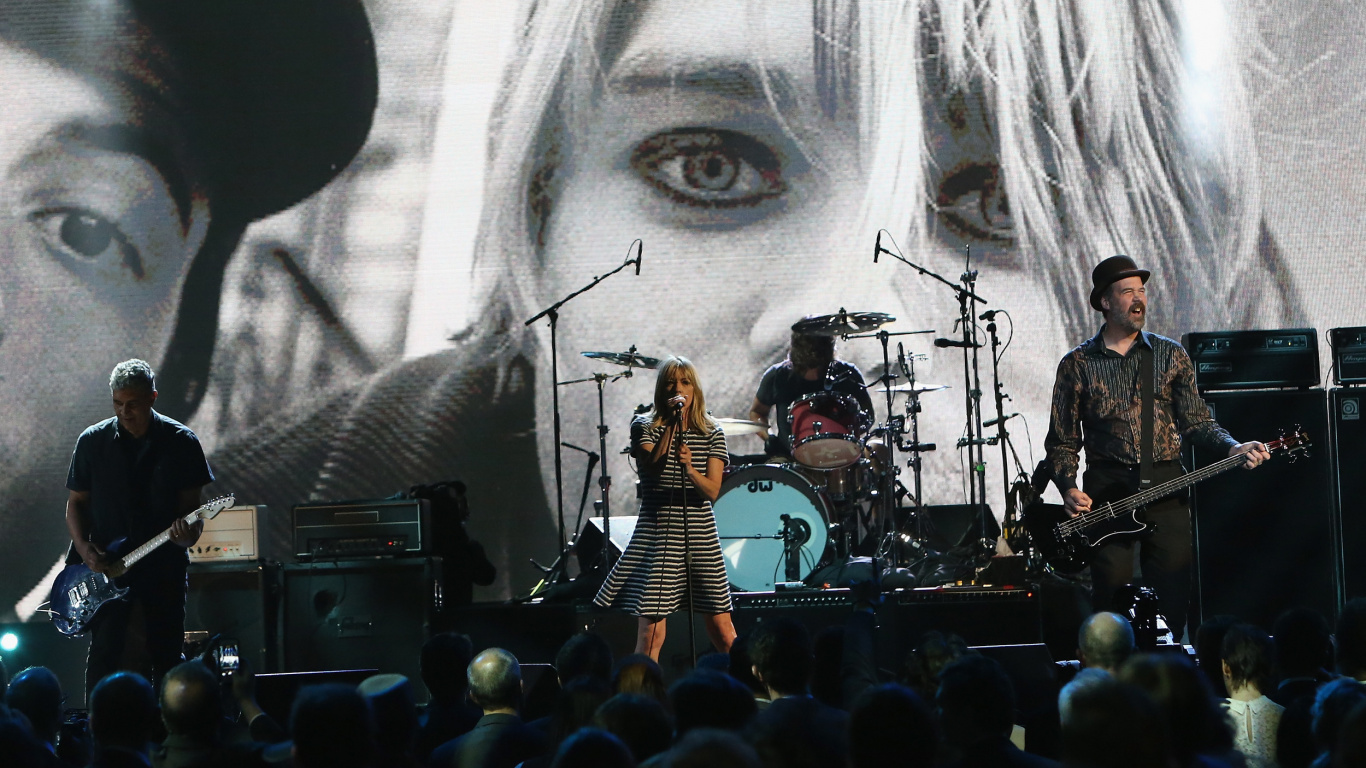 Обои этап, рокконцерт, гранж, нирвана, гитарист в разрешении 1366x768