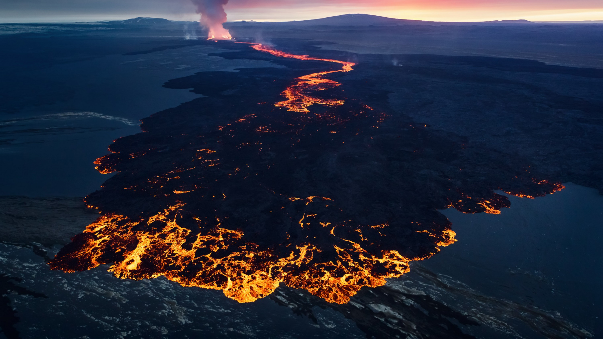 Обои вулкан, лава, щитовой вулкан, типы вулканических извержений, вулканического рельефа в разрешении 1920x1080