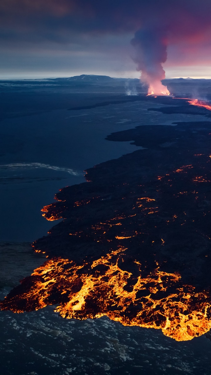 Обои вулкан, лава, щитовой вулкан, типы вулканических извержений, вулканического рельефа в разрешении 720x1280