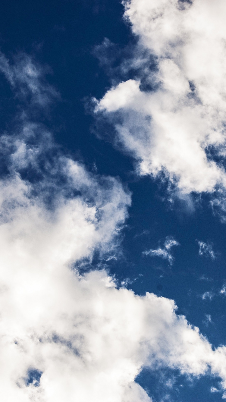 Обои небо, облако, лето, темно-синее небо с облаками, атмосфера в разрешении 750x1334