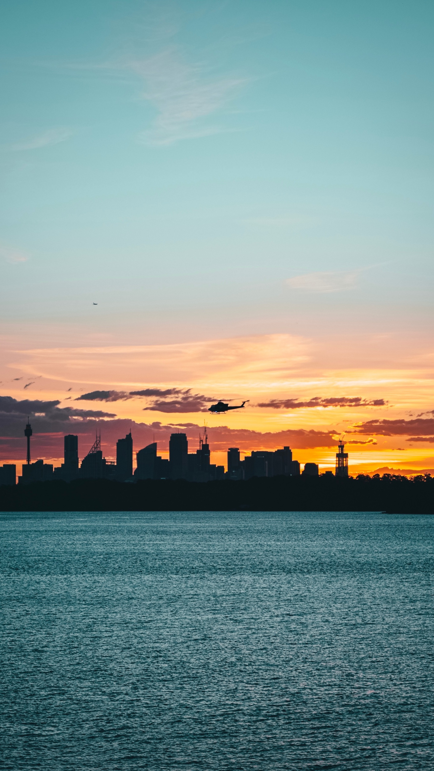 Обои горизонт, послесвечение, вода, закат, сумрак в разрешении 1440x2560