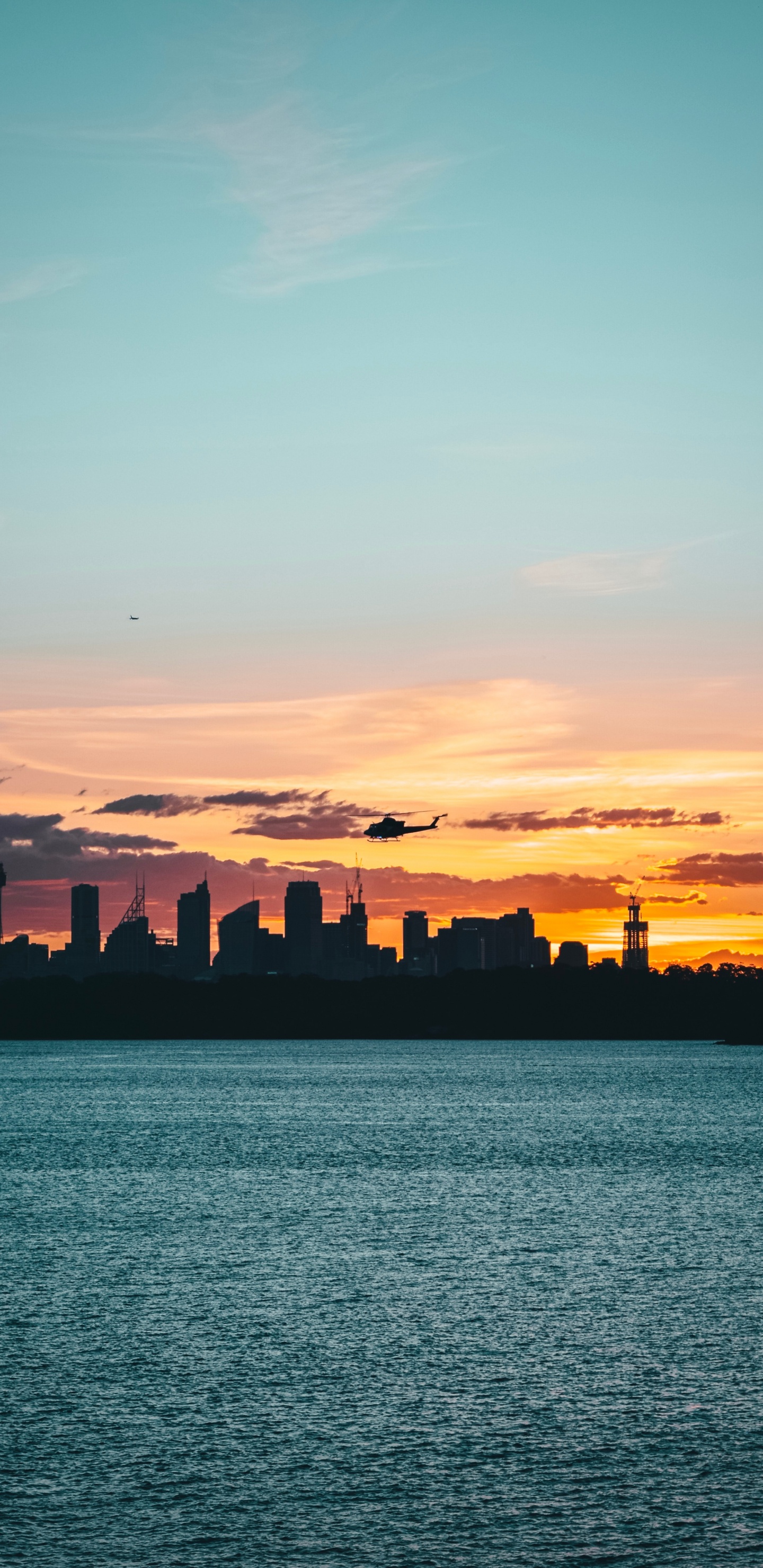 Обои горизонт, послесвечение, вода, закат, сумрак в разрешении 1440x2960