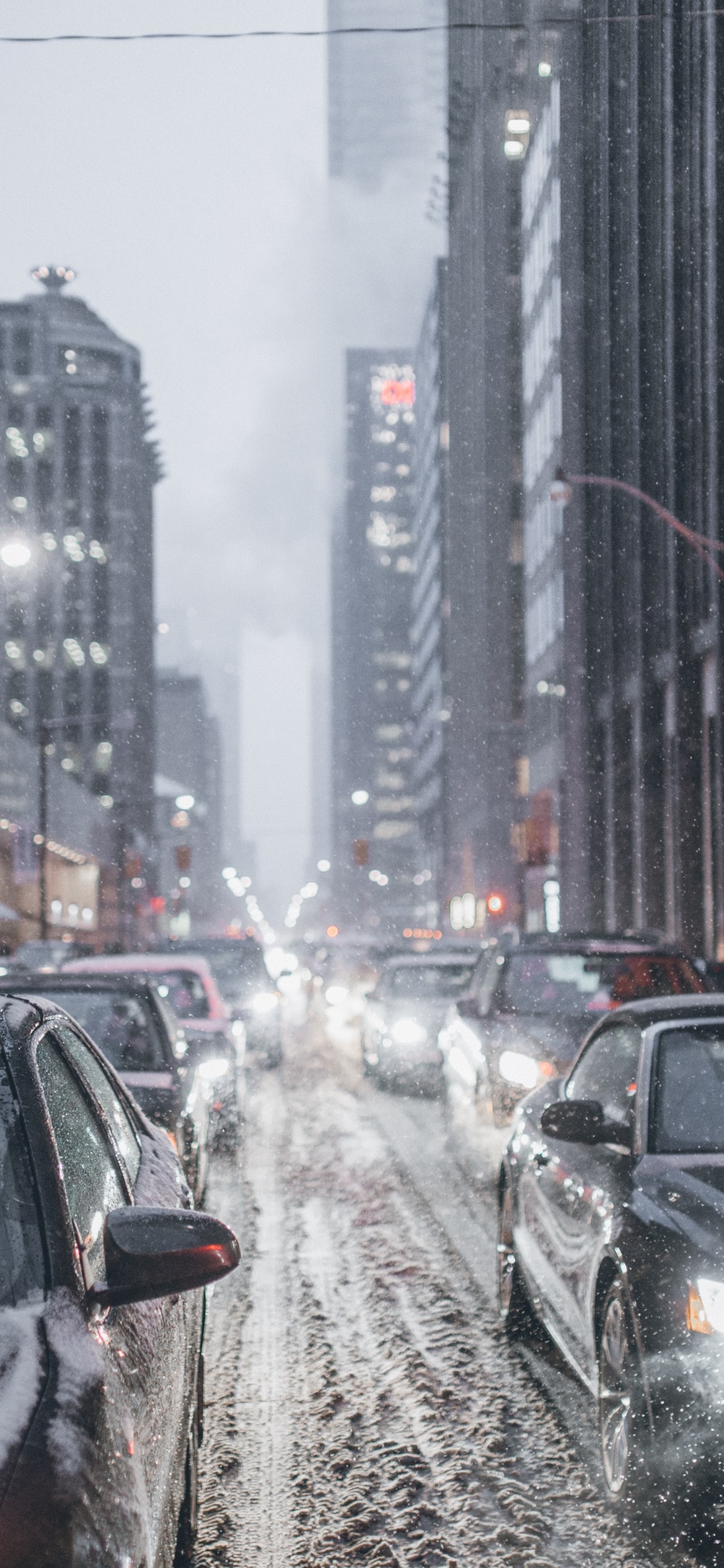 Обои блог, пресса, легковые автомобили, здание, автомобильное освещение в разрешении 1125x2436