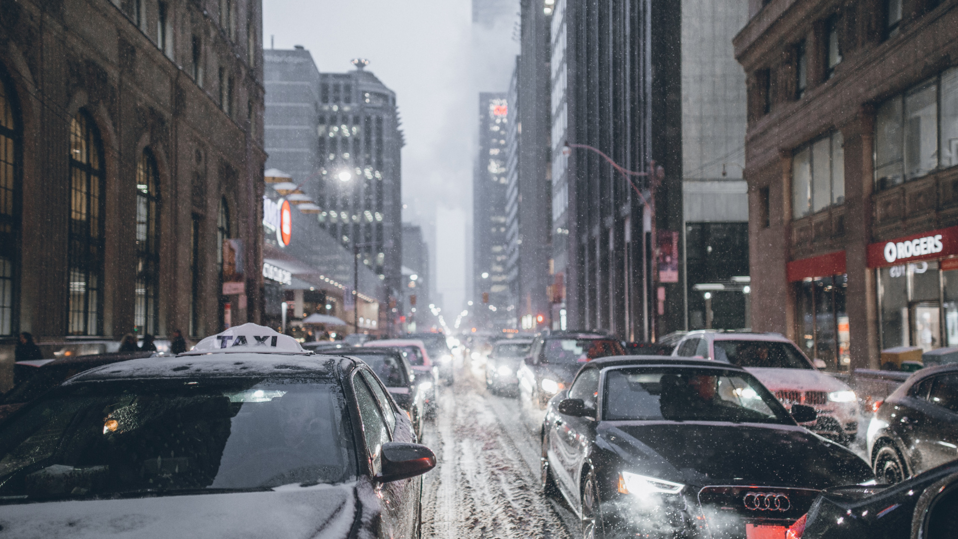 Обои блог, пресса, легковые автомобили, здание, автомобильное освещение в разрешении 1920x1080