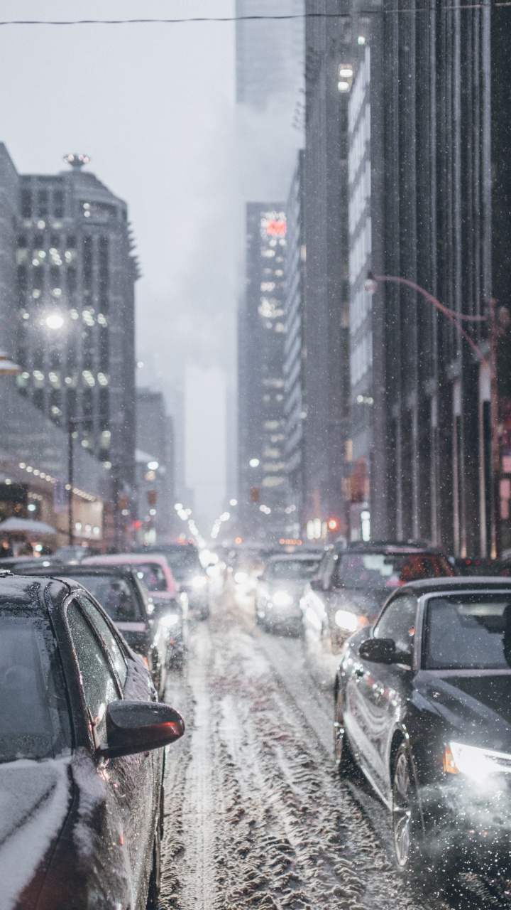 Обои блог, пресса, легковые автомобили, здание, автомобильное освещение в разрешении 720x1280