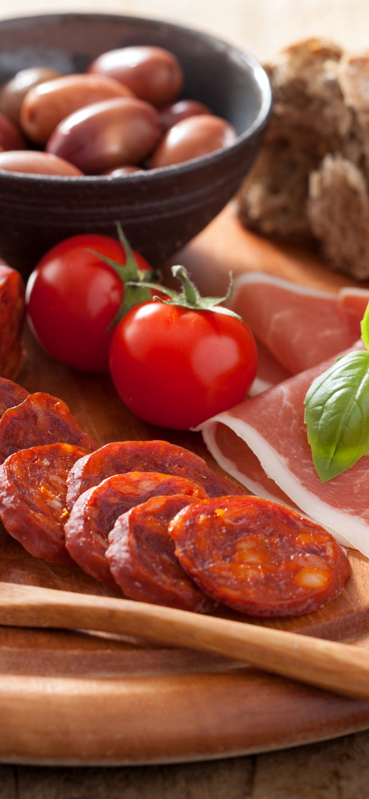 Обои колбаса, пища, мясо, обед, питье в разрешении 1242x2688