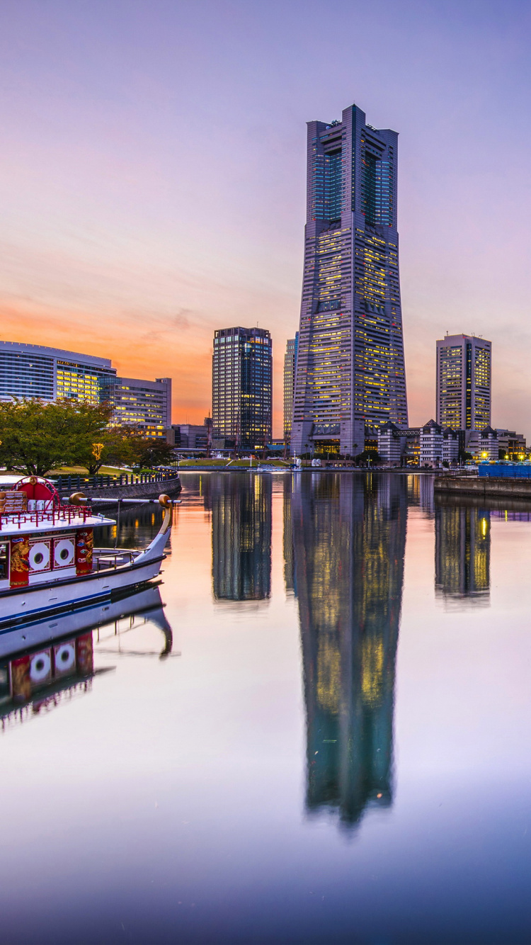 Обои небоскреб, вода, Иокогамы, здание, лодка в разрешении 750x1334