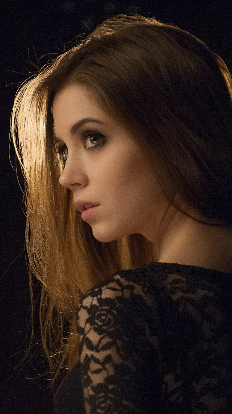 Обои портрет, волосы, лицо, черный, красота в разрешении 750x1334