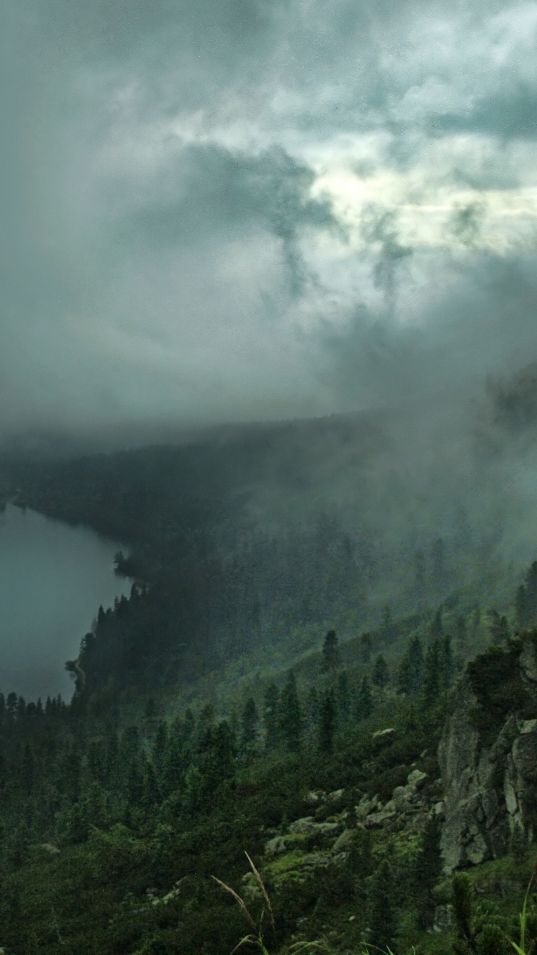 Обои туман, облако, горная станция, нагорье, гора в разрешении 1080x1920