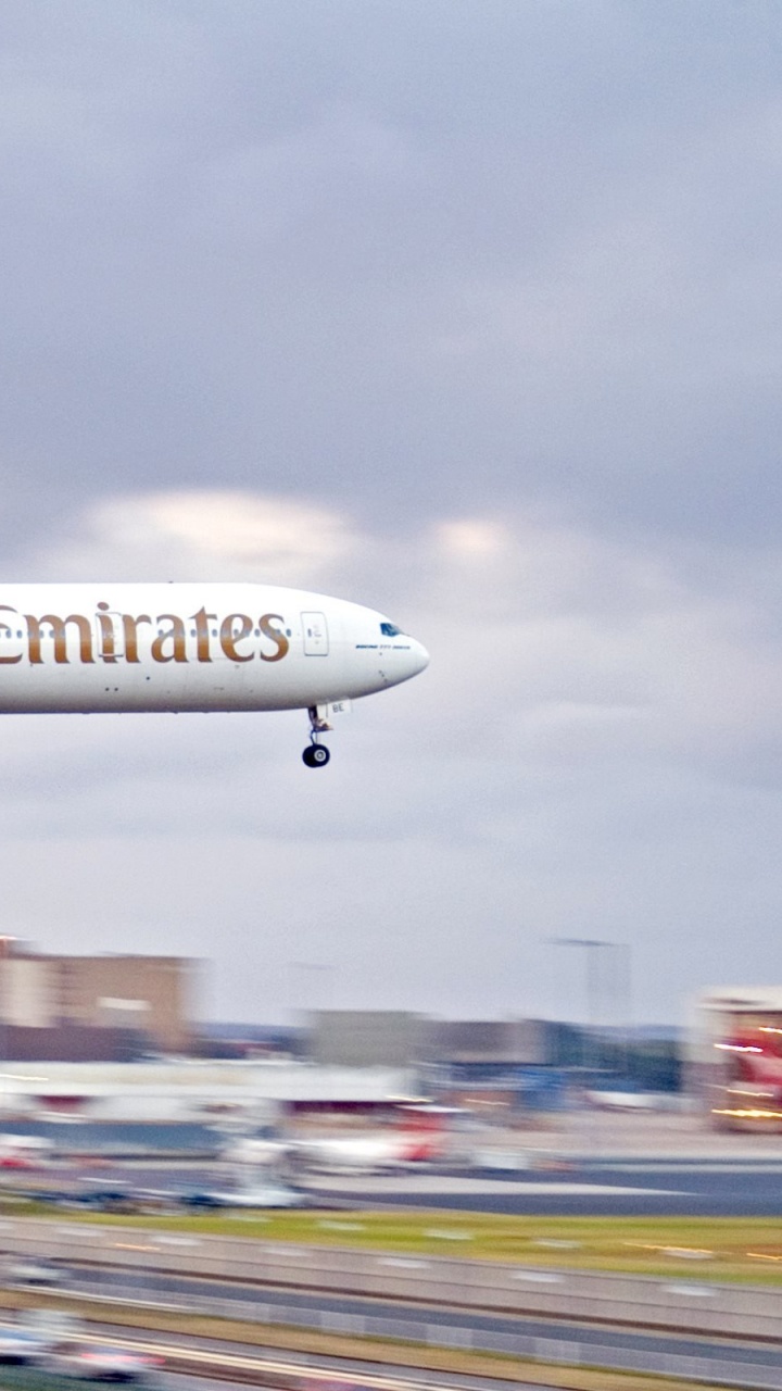 Обои полет, Эмираты, высадка, авиакомпания, воздушное путешествие в разрешении 720x1280